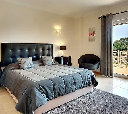 Privatunterkunft Carisa Suites