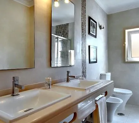Carisa Suites Homestay
