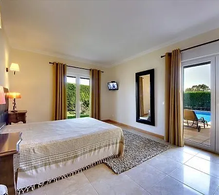 Homestay Carisa Suites
