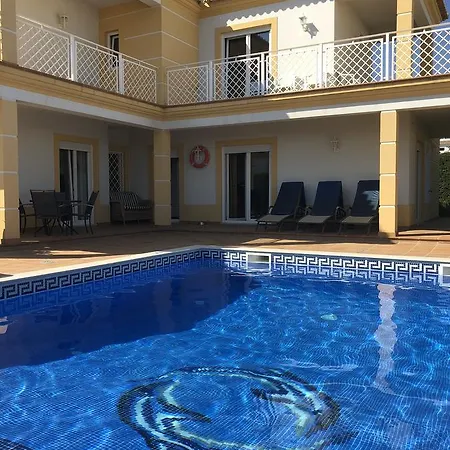 Homestay Carisa Suites